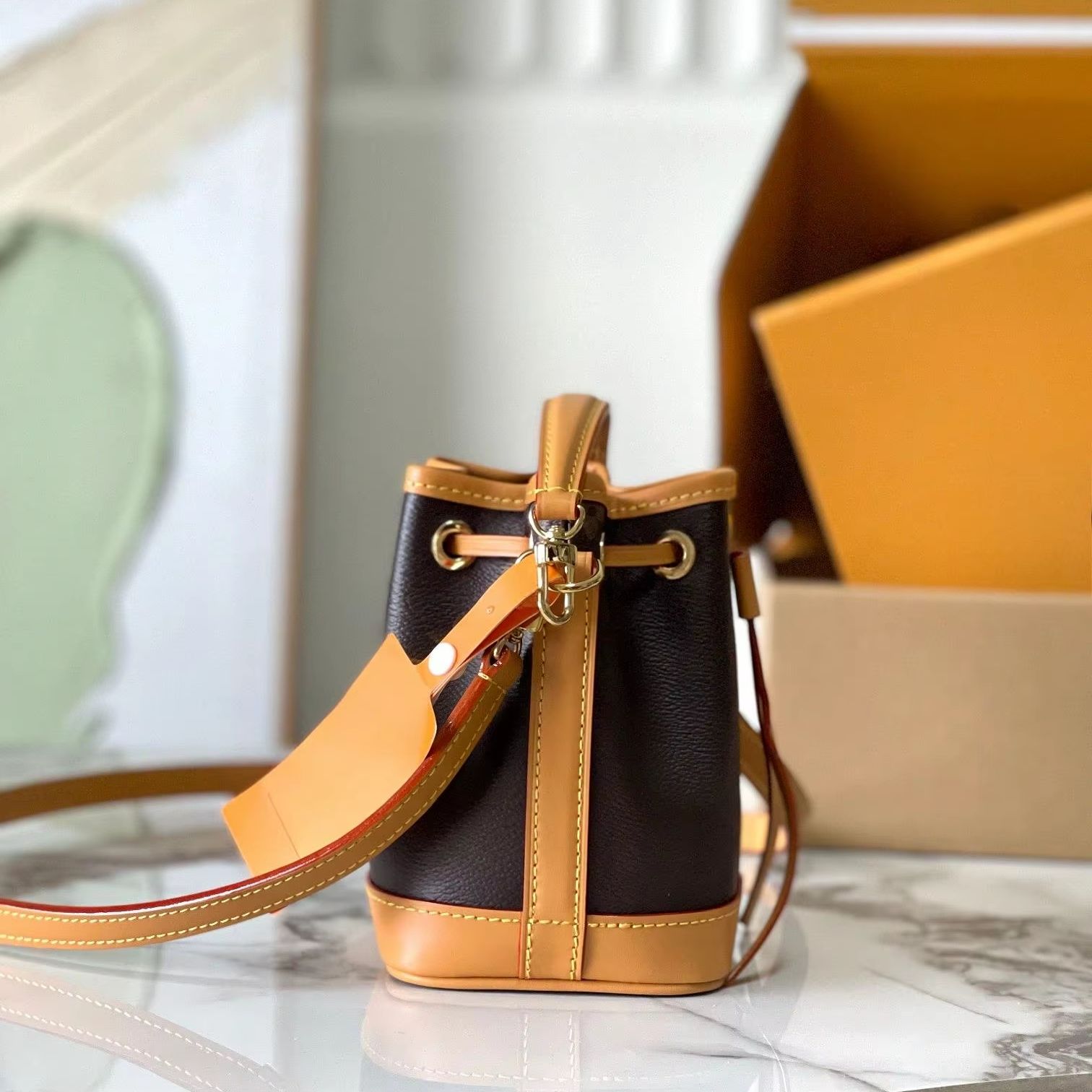 Tote Bag Leather Monogram - กระเป๋าถือทรงถังขนาดเล็กผ้าแคนวาสลายโมโนแกรม กระเป๋าถือขนาดเล็กอเนกประสงค์สุดหรู