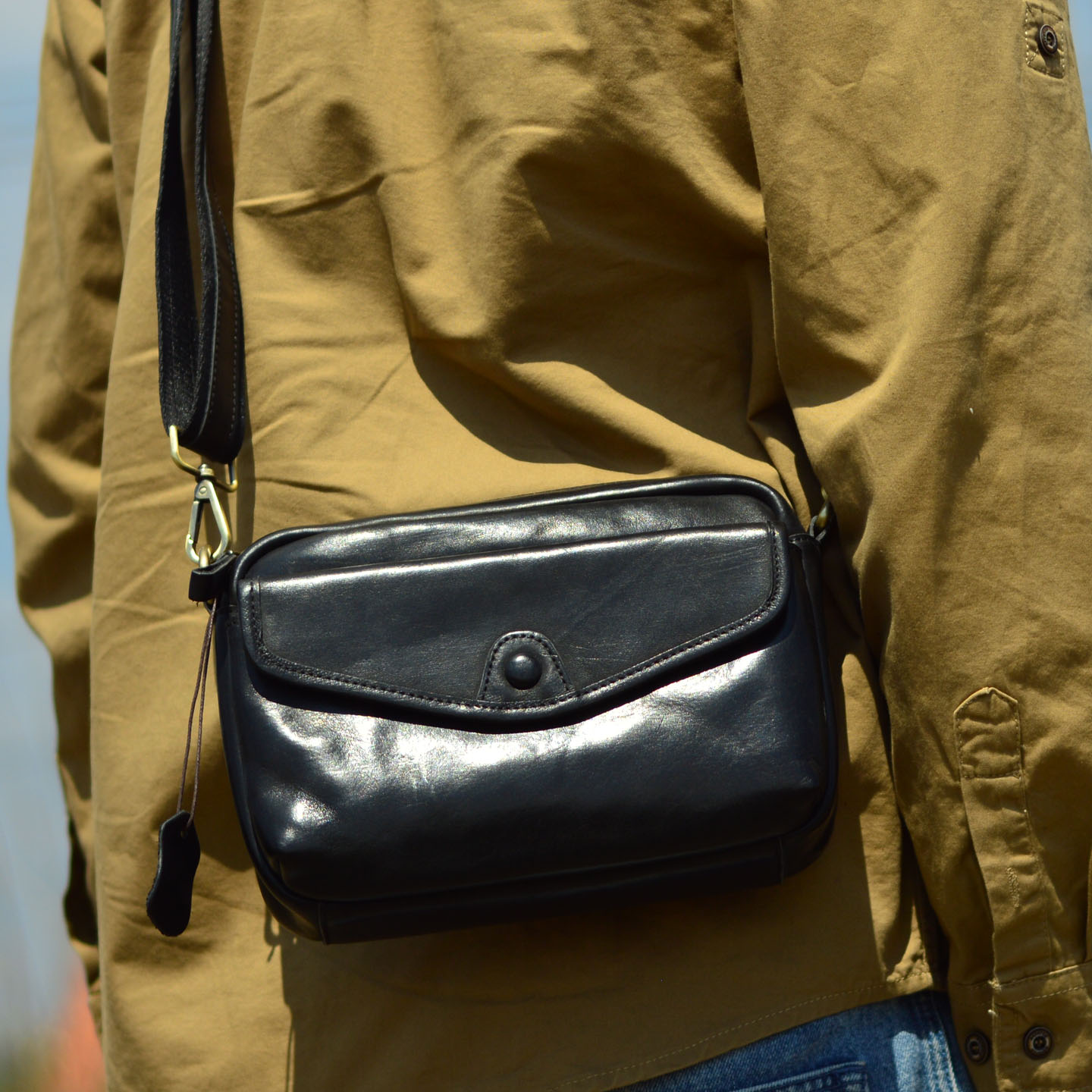 Luxury Bags Made In China - AETOO กระเป๋าสะพายข้างหนังแท้สำหรับผู้ชาย ดีไซน์หรูหรา ผลิตจากหนังวัวคุณภาพสูง ให้ความรู้สึกหรูหรา งานฝีมือทำจากหนังวัว