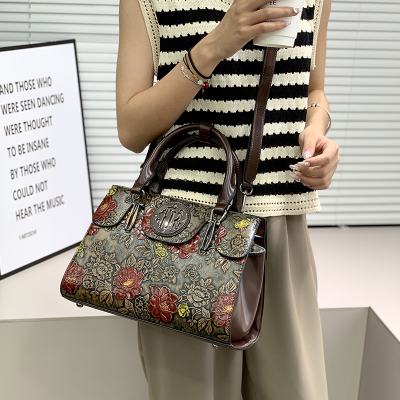 Luxury Bags Vegan - กระเป๋าโท้ทลายดอกไม้สไตล์วินเทจสำหรับผู้หญิง กระเป๋าถือหูหิ้วด้านบนลายดอกไม้ 3 มิติสุดหรู กระเป๋าสะพายไหล่หนังวีแกนสุดหรู
