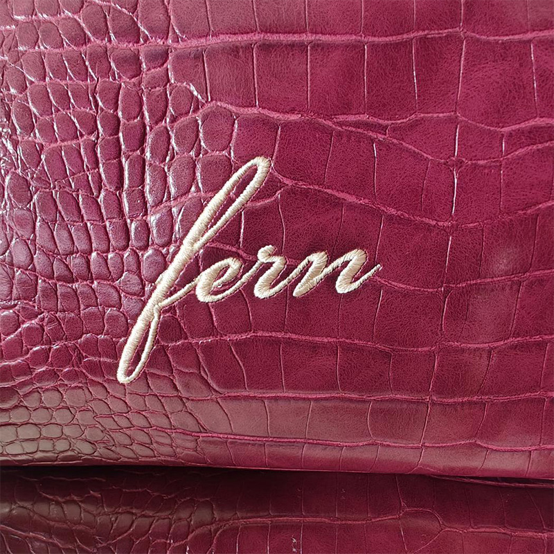 กระเป๋าเครื่องสำอางปักลาย Croc - Luxury Bags Vegan บทวิจารณ์และราคา