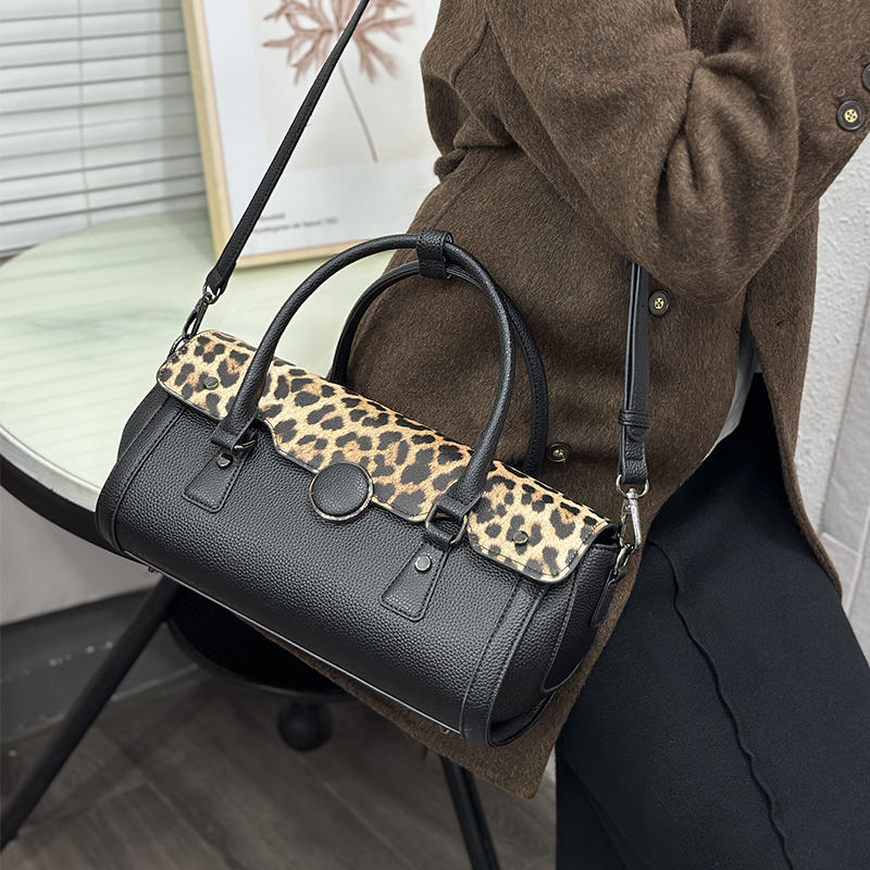 กระเป๋าถือทรงกระบอกลายเสือดาวว - Luxury Bags Vegan บทวิจารณ์และราคา